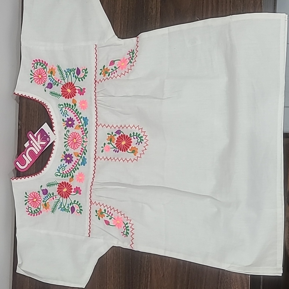 🌸🌺Girls Mexican Embroidered Shirt, size 8/10🌺🌸 NWT!!!